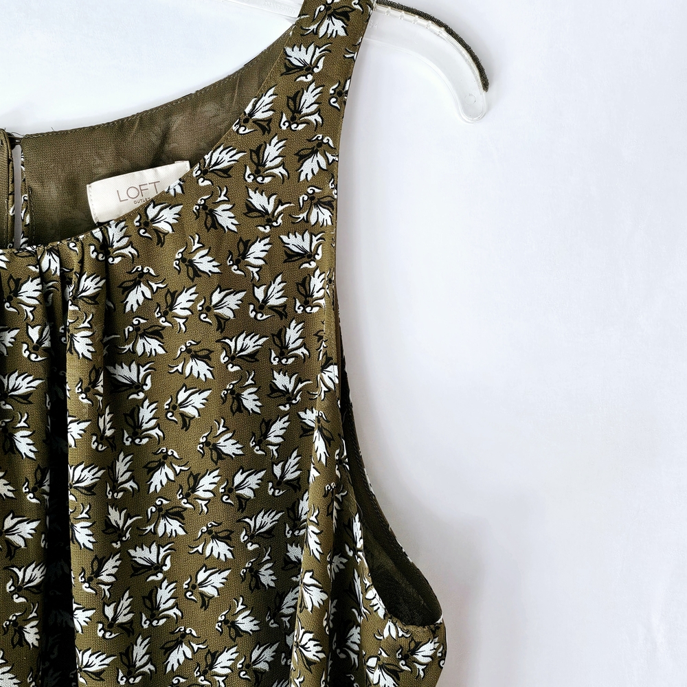 LOFT Sleeveless Floral Leaf Shell – Size XL – Olive Green, Light Blue, Black - Picture 7 of 10